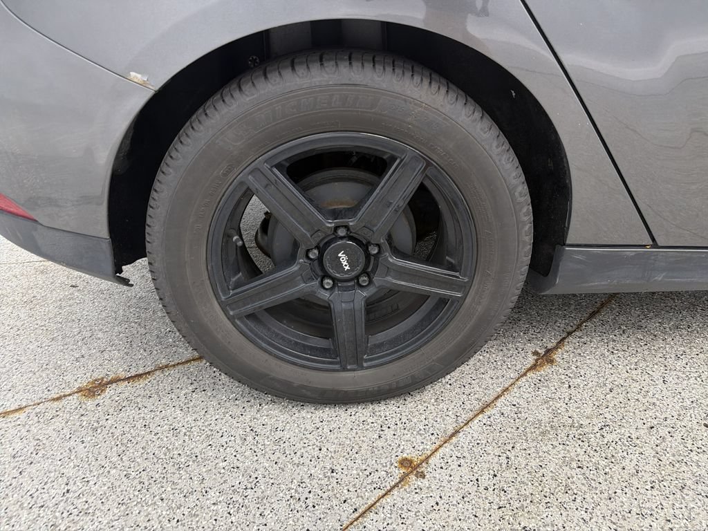 Used 2018 Ford Focus SE FWD image 18