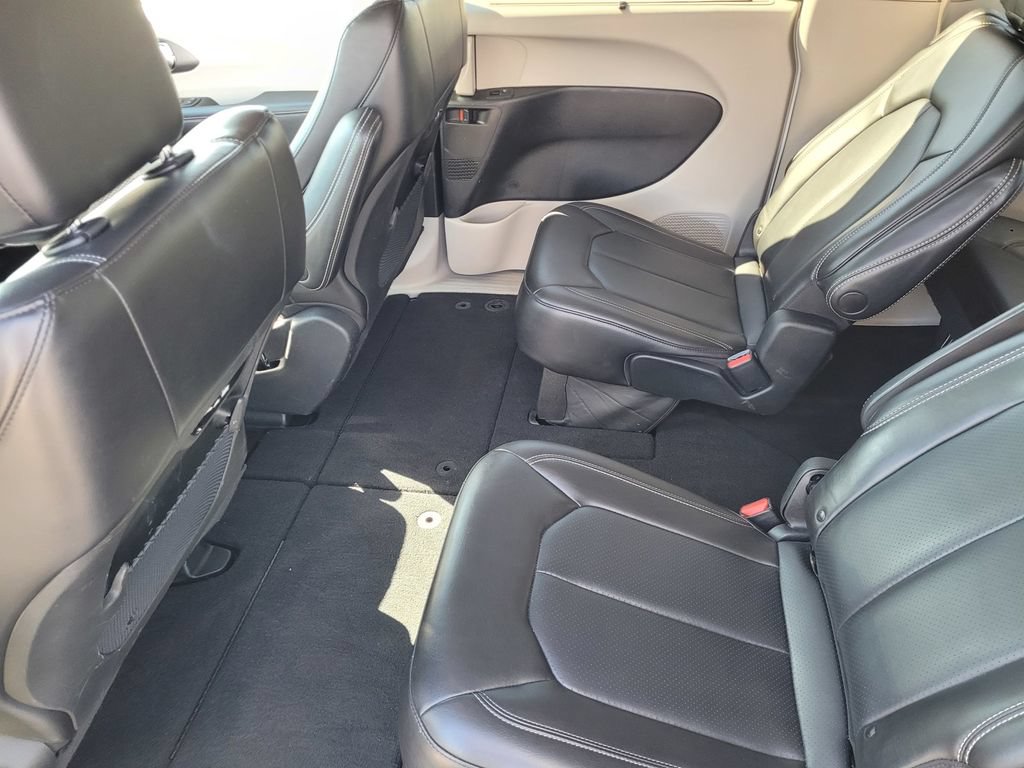 Used 2023 Chrysler Pacifica Touring-L FWD image 10