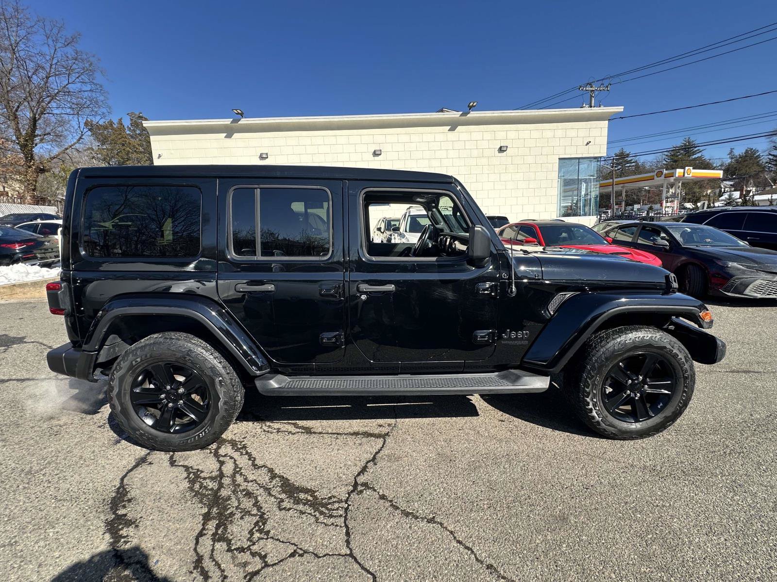 Used 2021 Jeep Wrangler Unlimited Sahara AWD/4WD image 2