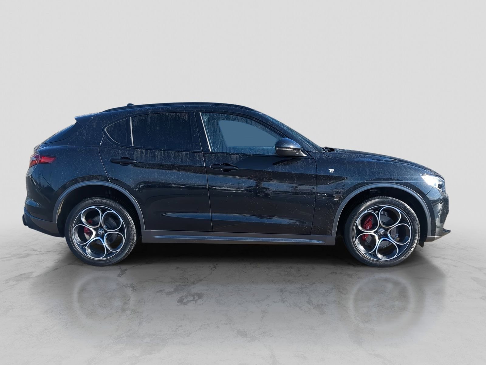 Used 2023 Alfa Romeo Stelvio Ti image 9