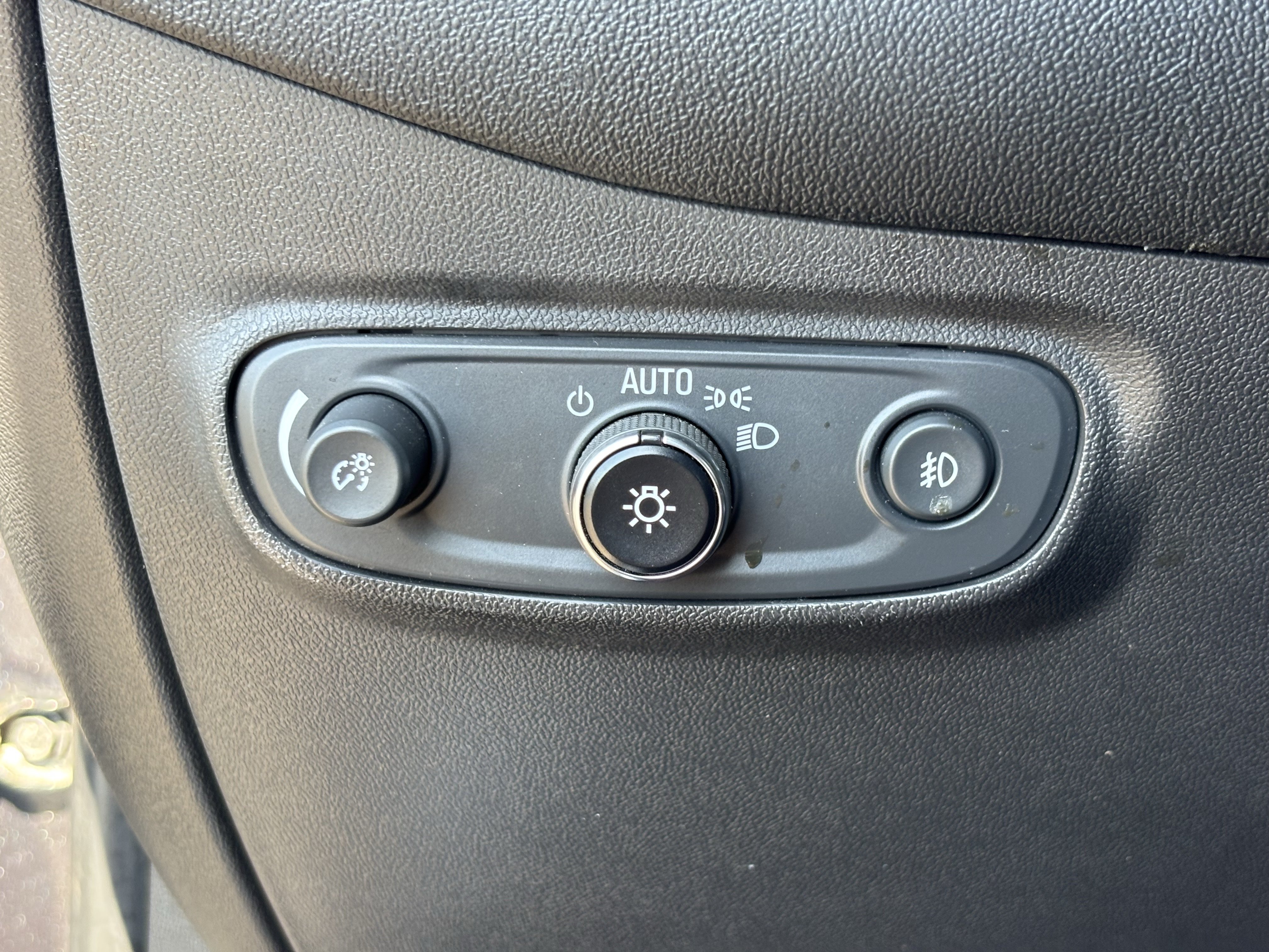 Used 2022 Chevrolet Equinox Premier w/ LPO, Cargo Package FWD image 29