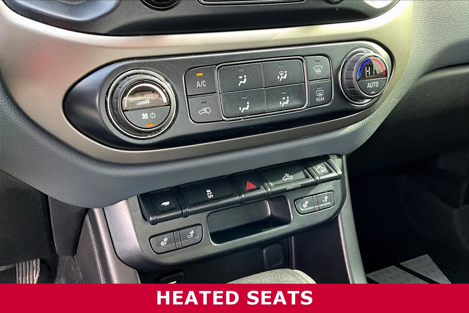 Used 2016 Chevrolet Colorado Z71 w/ Z71 Midnight Edition image 17