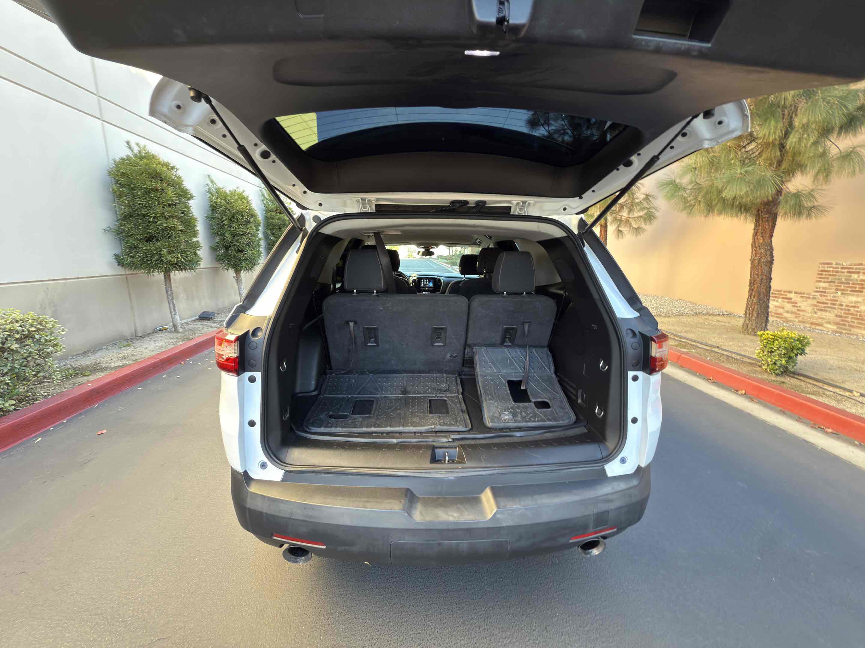 Used 2018 Chevrolet Traverse LT w/ LPO, Black Accent Package image 71
