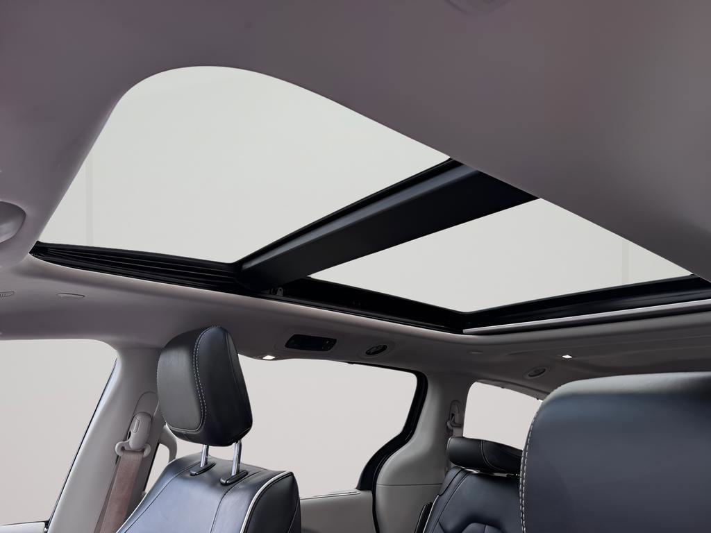 Used 2022 Chrysler Pacifica Limited FWD image 20