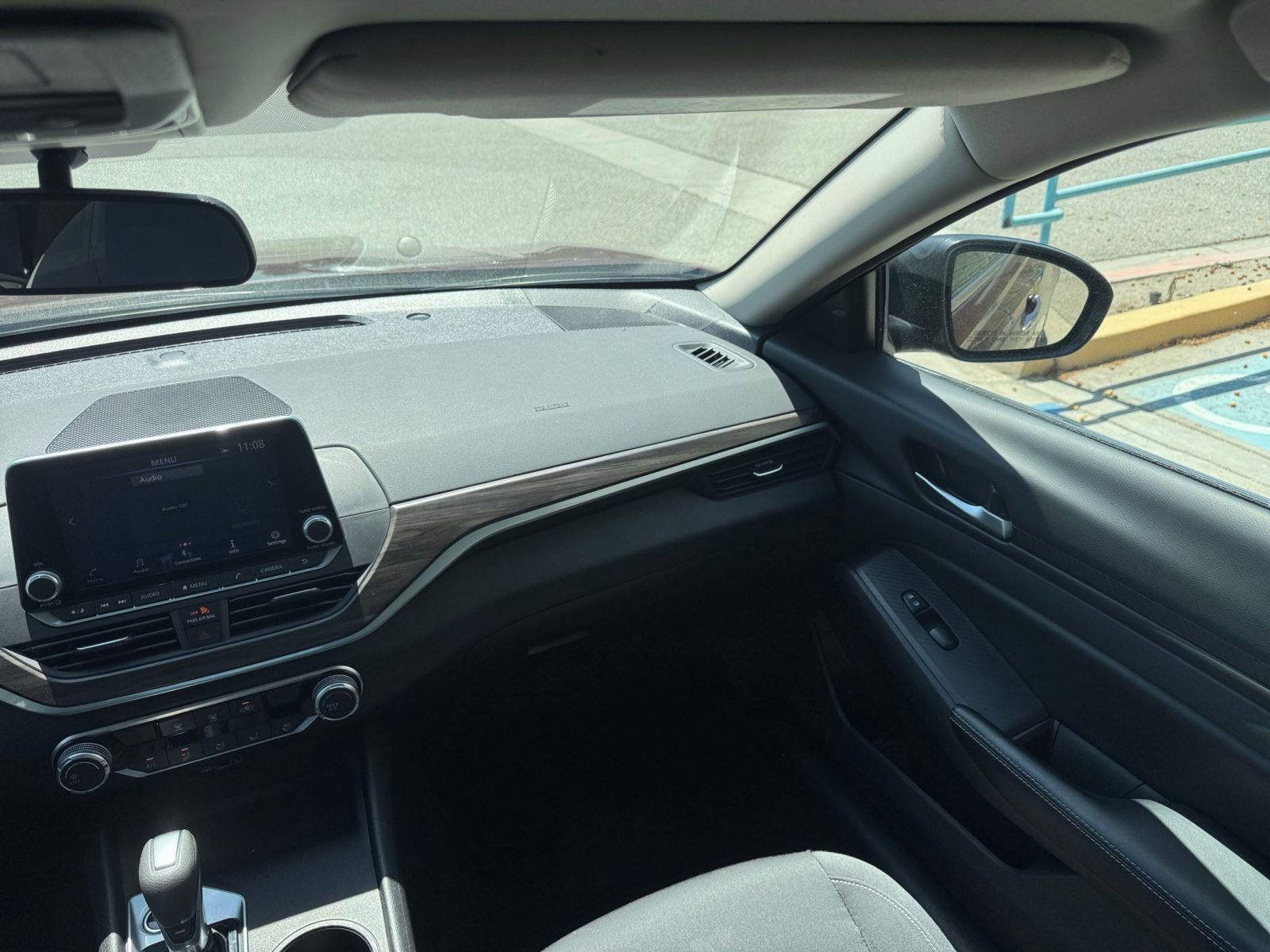 Used 2025 Nissan Altima 2.5 SV FWD image 36