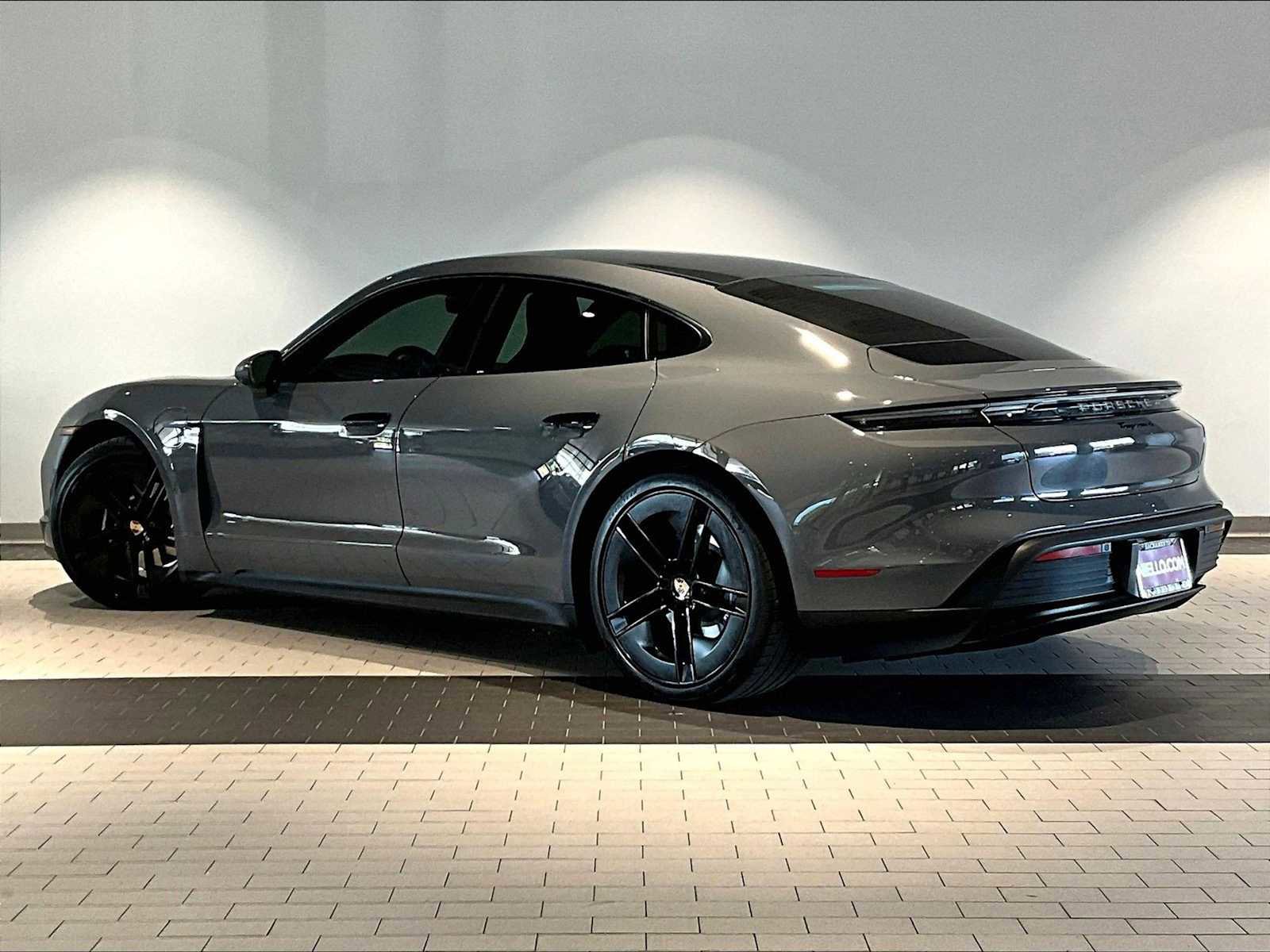 Used 2025 Porsche Taycan image 3