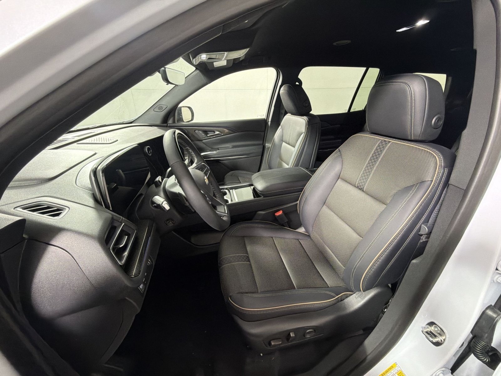 New 2026 Chevrolet Traverse High Country FWD image 13