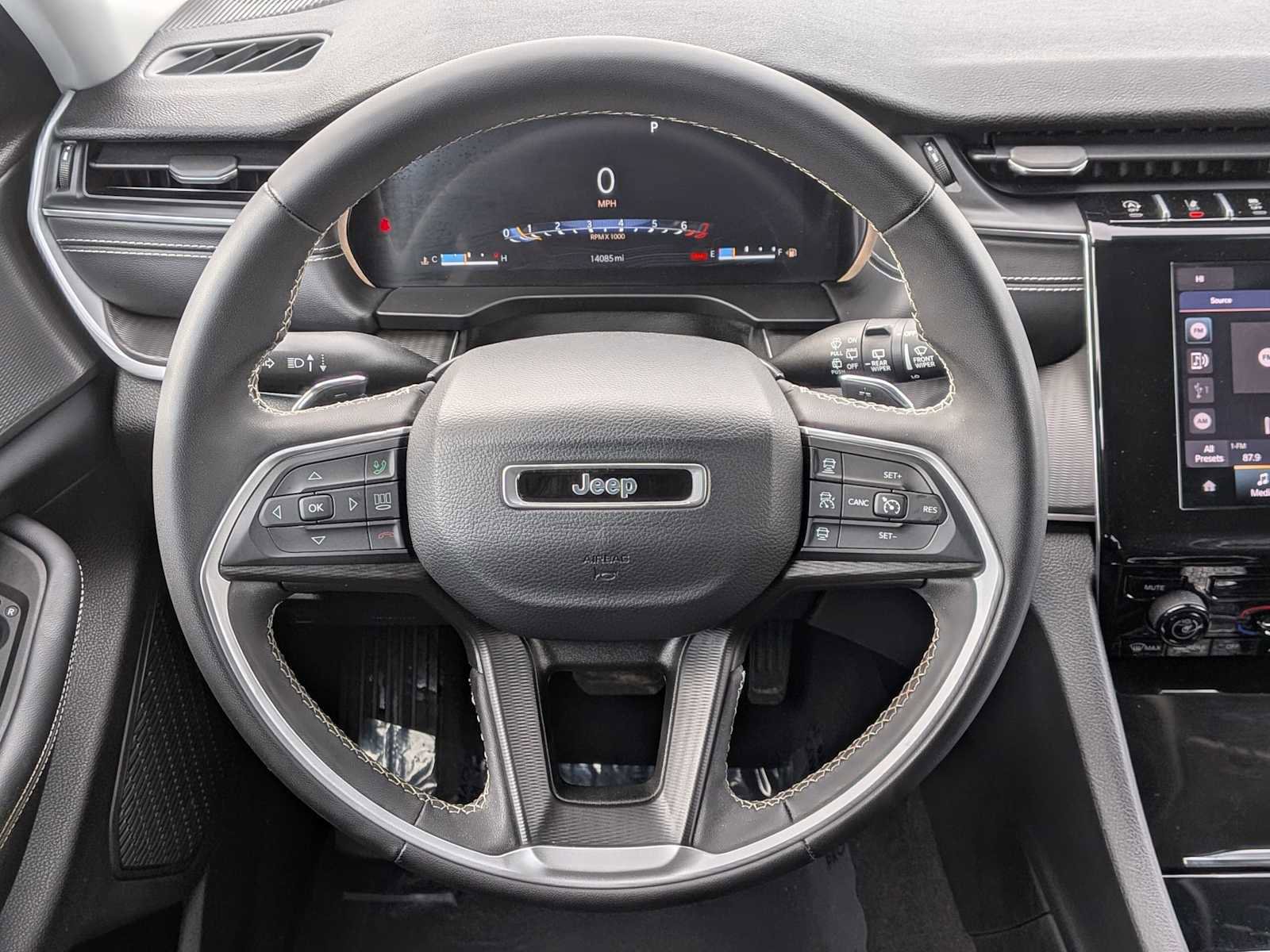 Used 2023 Jeep Grand Cherokee Laredo image 22