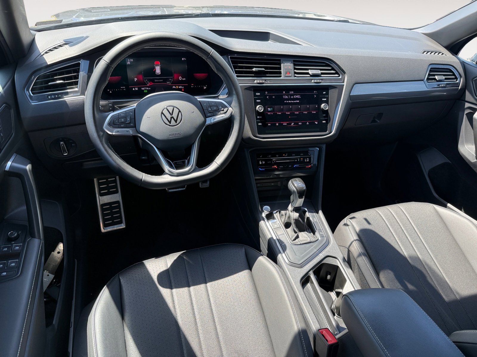 Used 2023 Volkswagen Tiguan SE R-Line FWD image 15