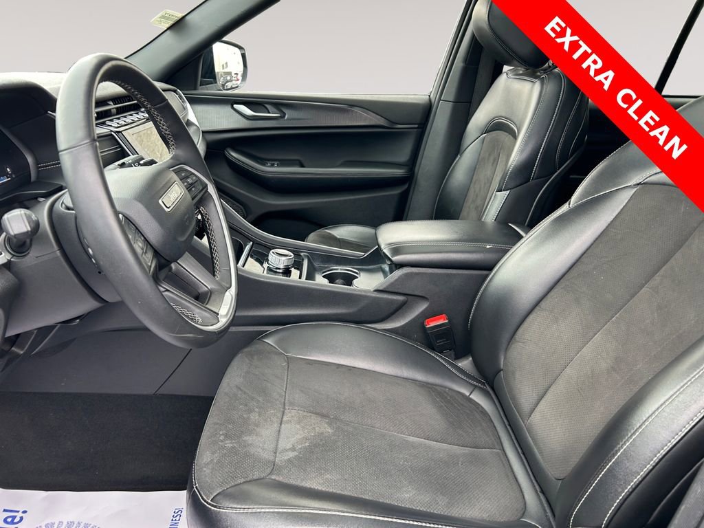 Used 2023 Jeep Grand Cherokee Altitude image 9