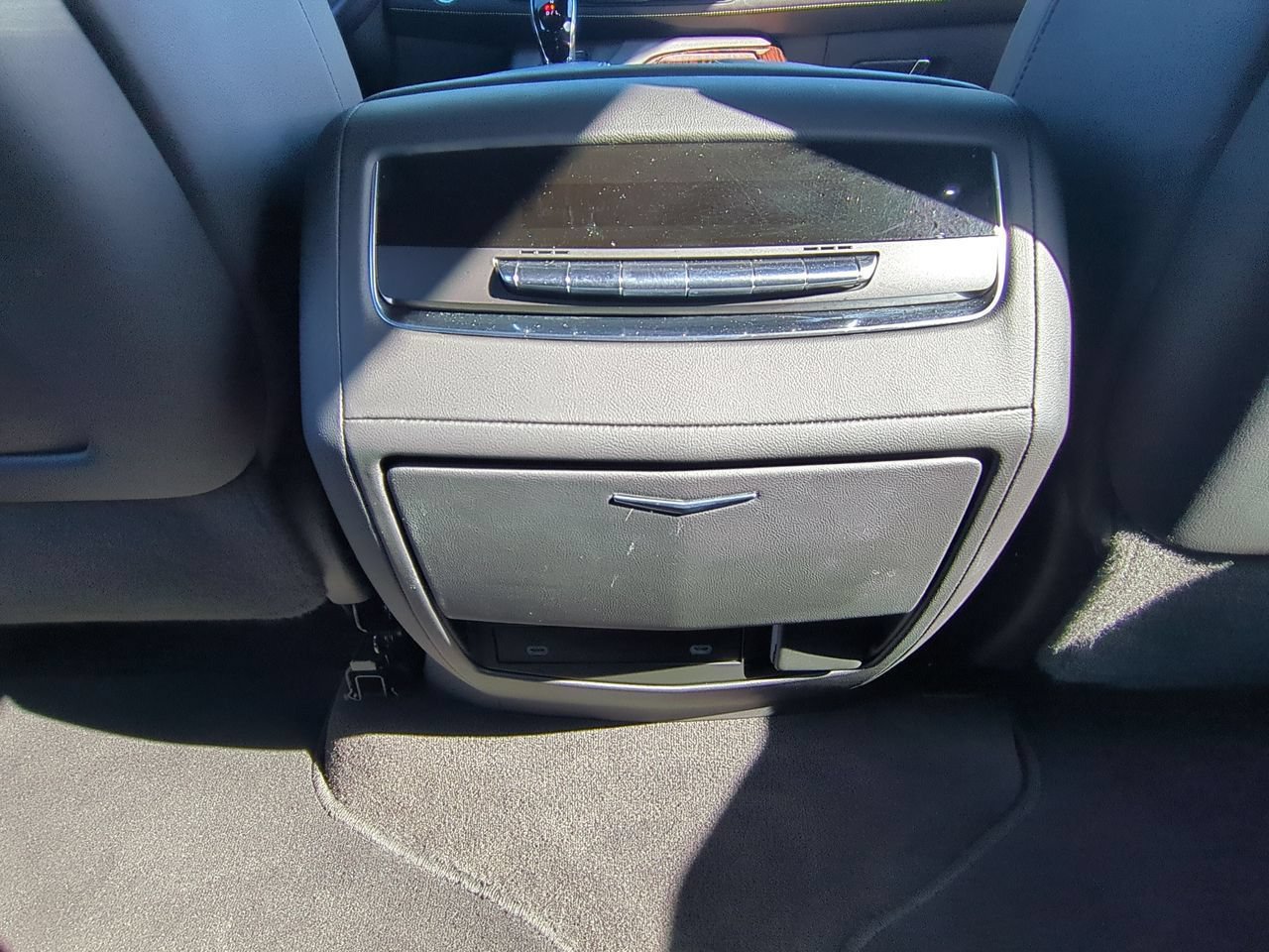 Used 2022 Cadillac Escalade Premium Luxury RWD image 22