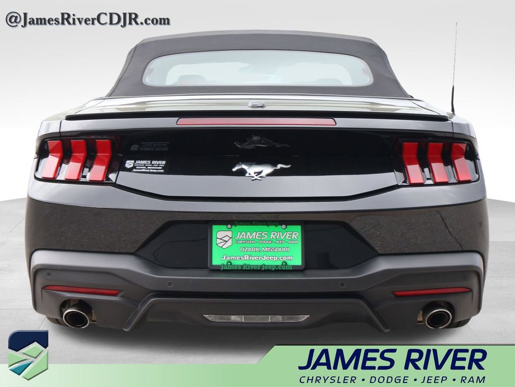 Used 2025 Ford Mustang Premium image 4