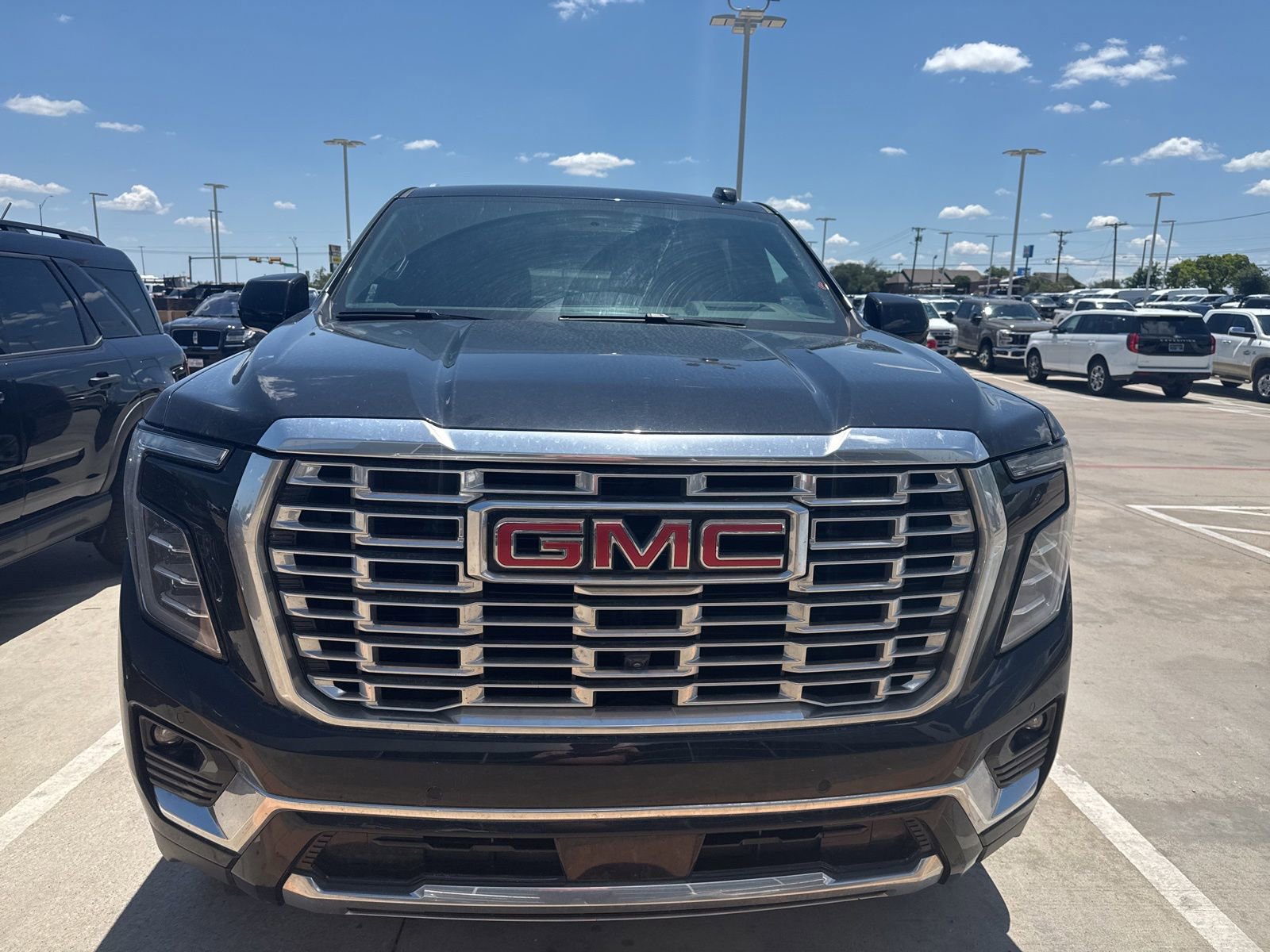 Used 2025 GMC Yukon Denali RWD image 7