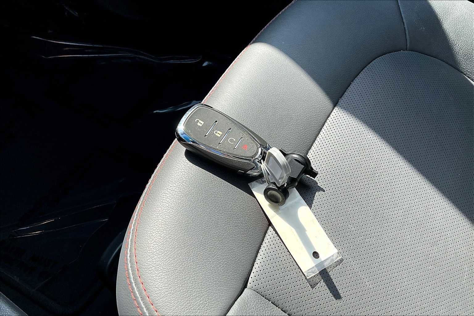 Used 2017 Chevrolet Bolt Premier w/ Driver Confidence II Package image 10