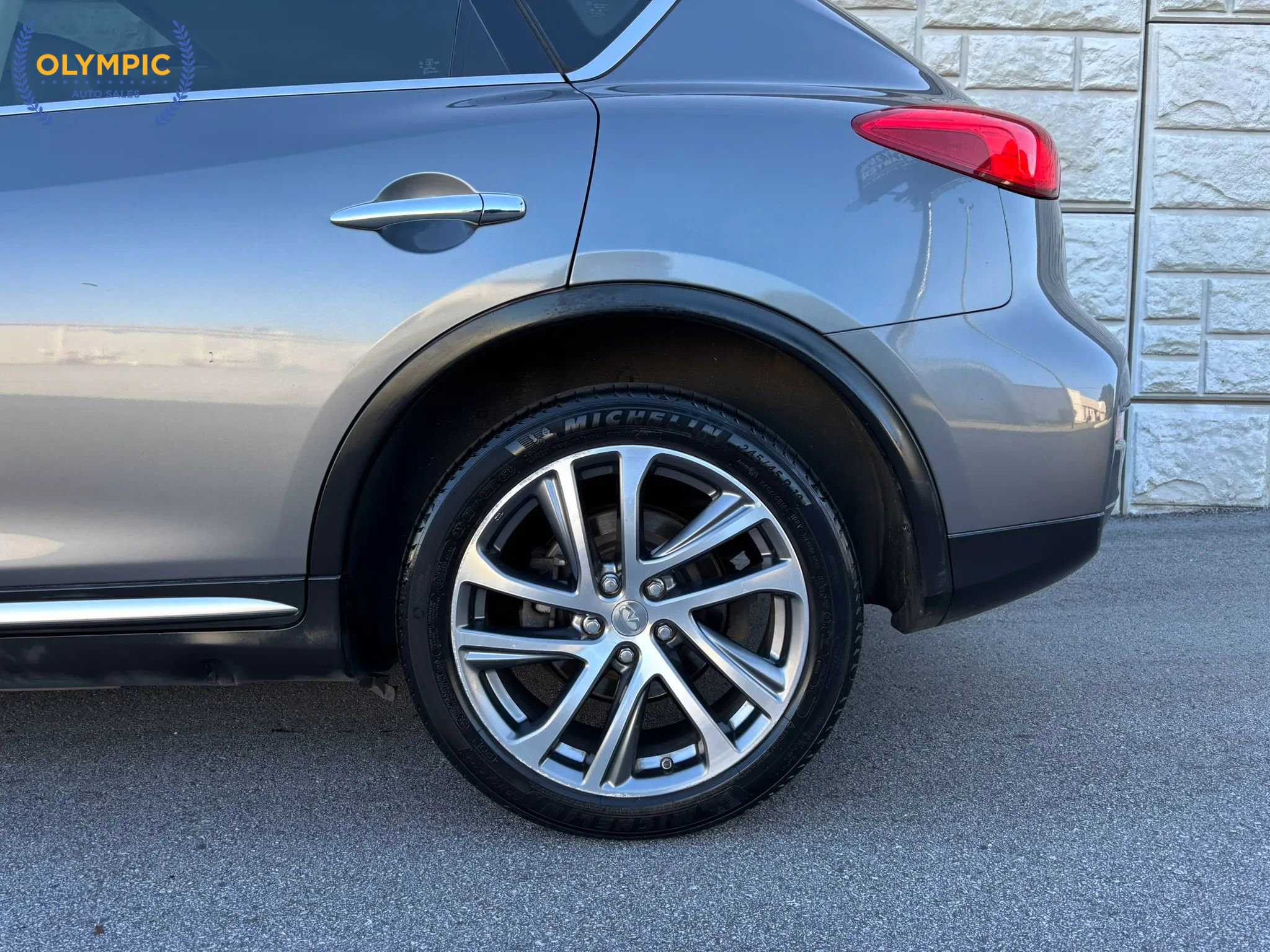 Used 2016 INFINITI QX50 AWD w/ Deluxe Touring Package image 10