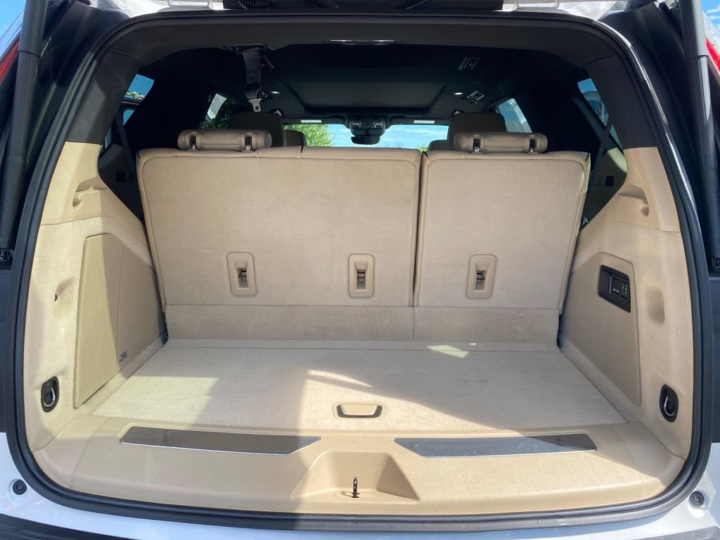 Used 2021 Cadillac Escalade Premium Luxury AWD/4WD image 13