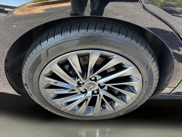 Certified 2024 Lexus ES 350 w/ Technology Package FWD image 33