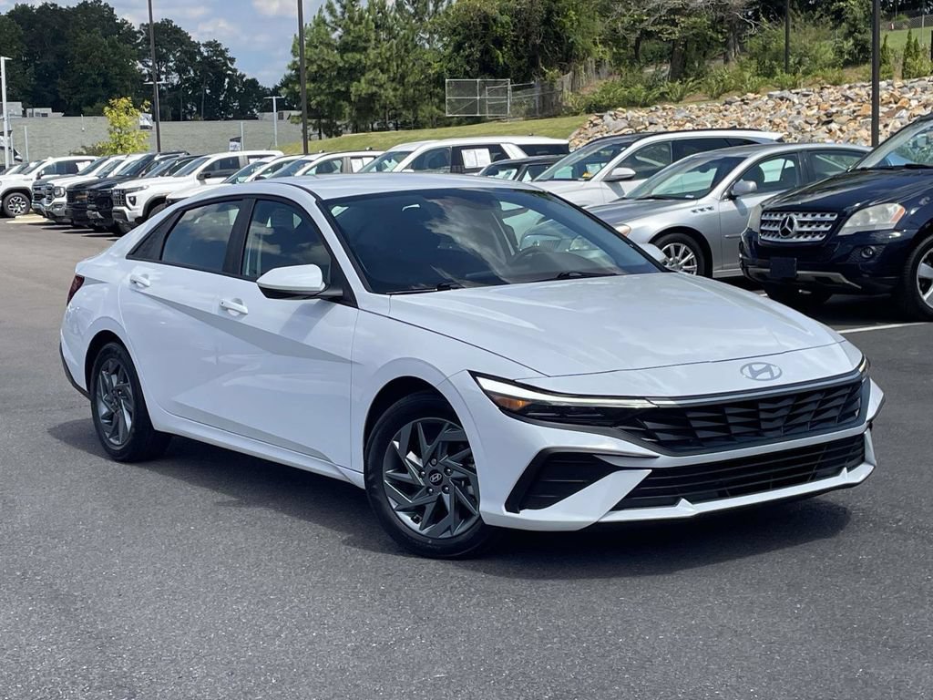 Certified 2024 Hyundai Elantra SEL FWD image 1