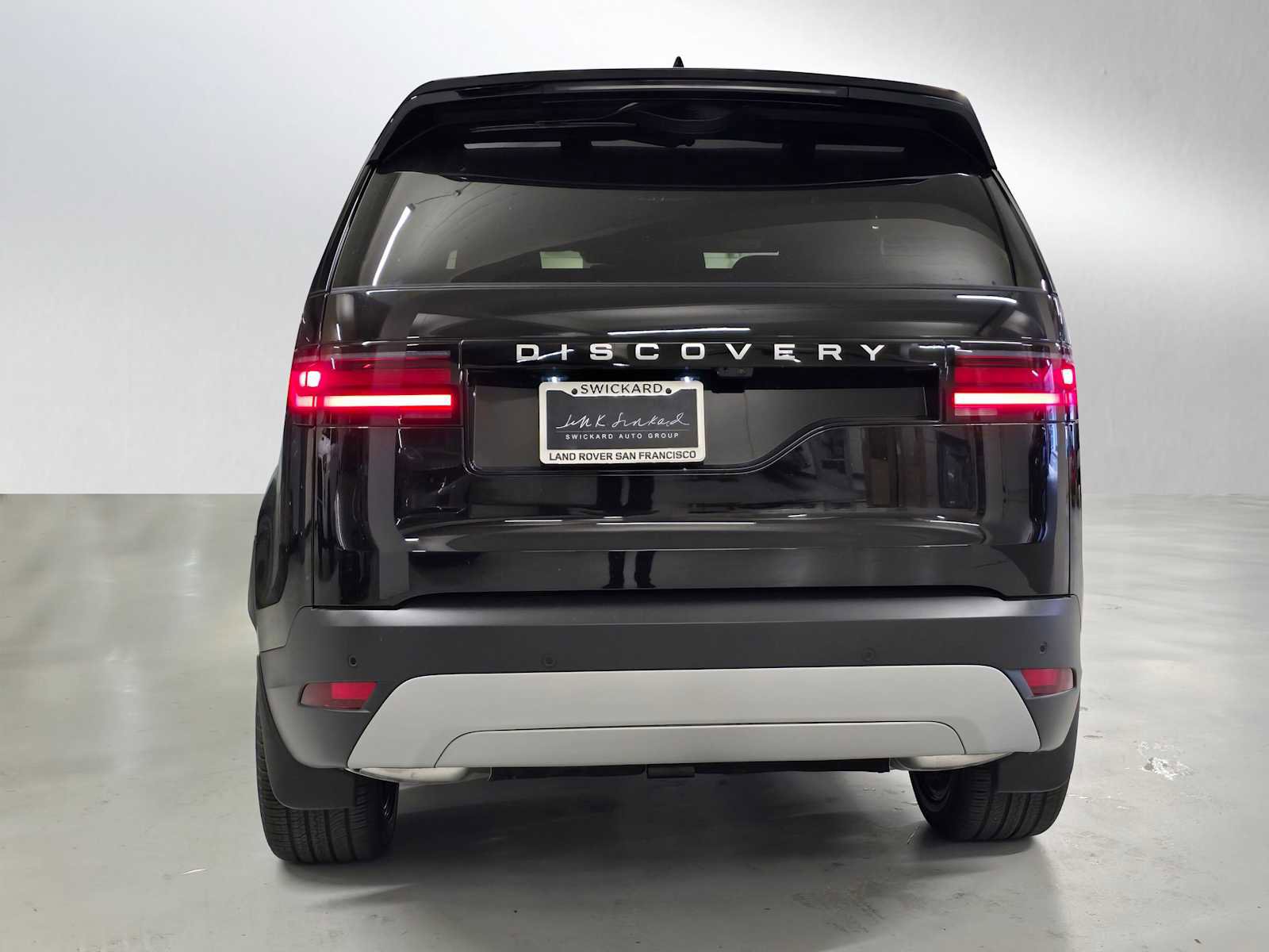 New 2026 Land Rover Discovery S image 4