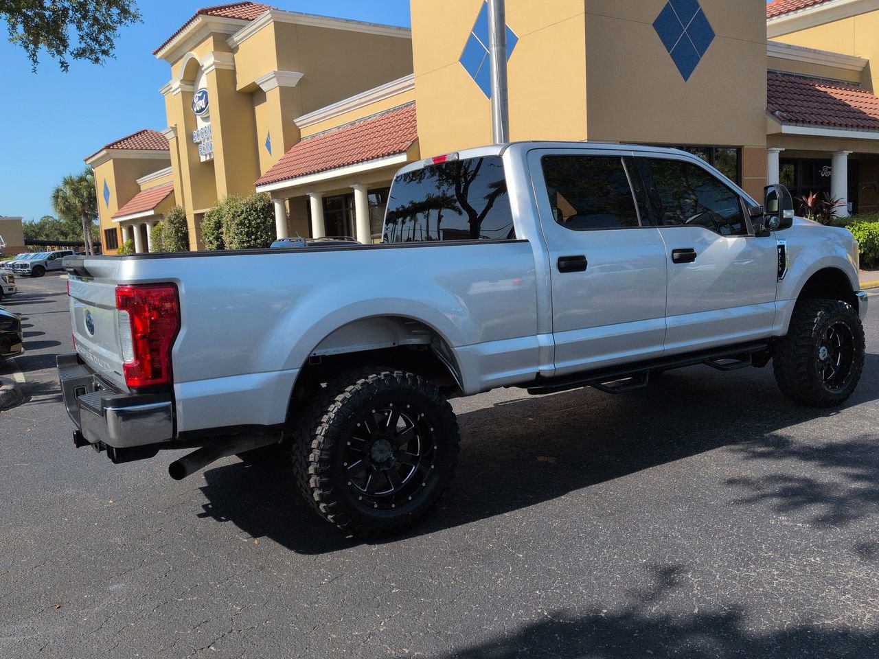 Used 2017 Ford F250 XLT AWD/4WD image 3