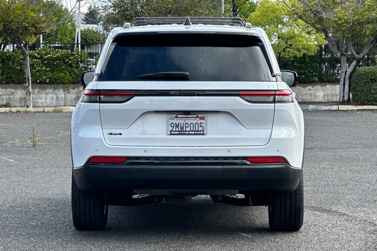 Used 2023 Jeep Grand Cherokee Altitude AWD/4WD image 4