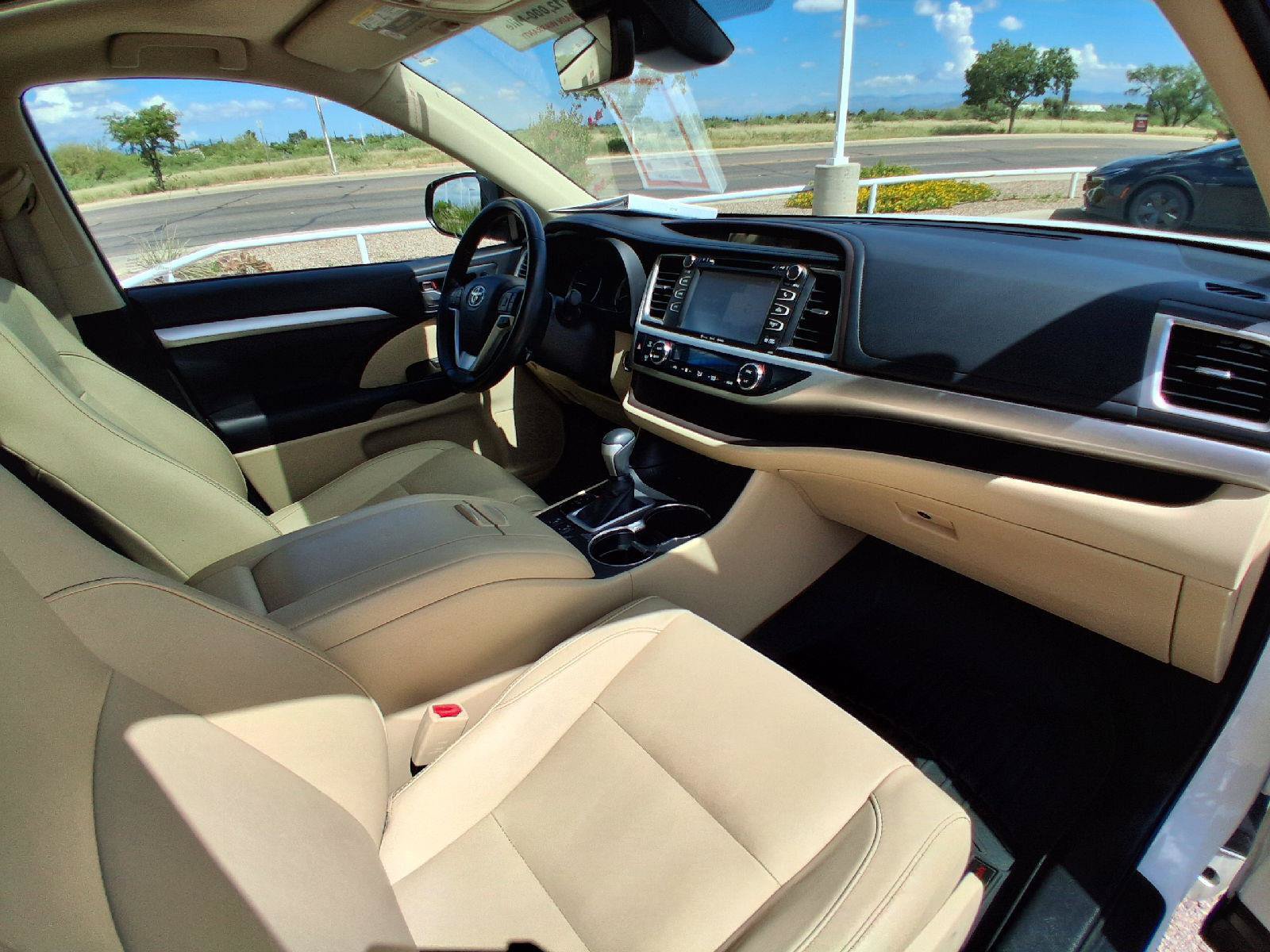Certified 2017 Toyota Highlander XLE FWD image 33
