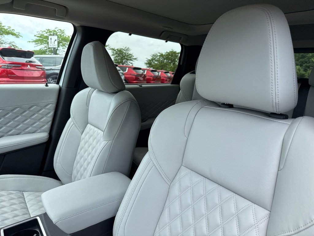 New 2025 Mitsubishi Outlander SEL image 26