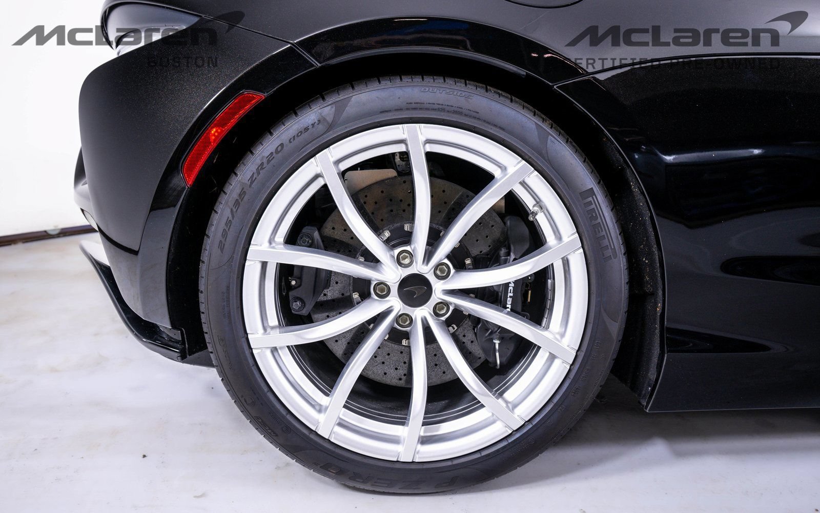 Used 2025 McLaren Artura Spider RWD image 17