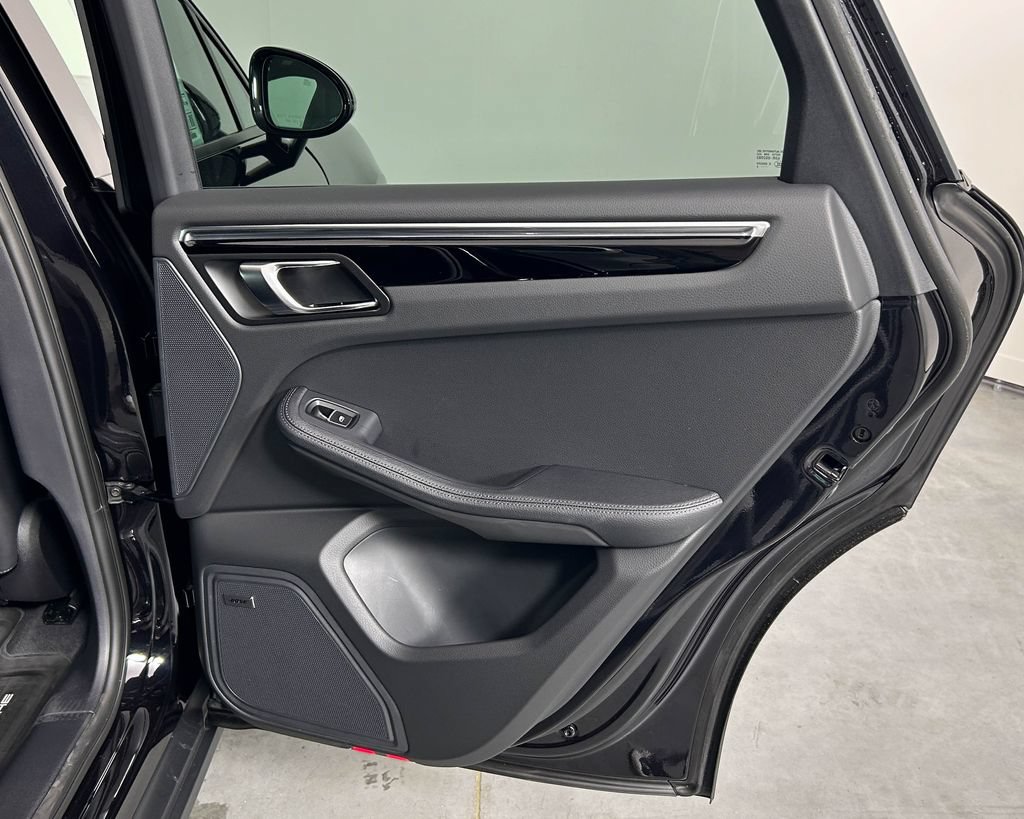 New 2026 Porsche Macan AWD/4WD image 25