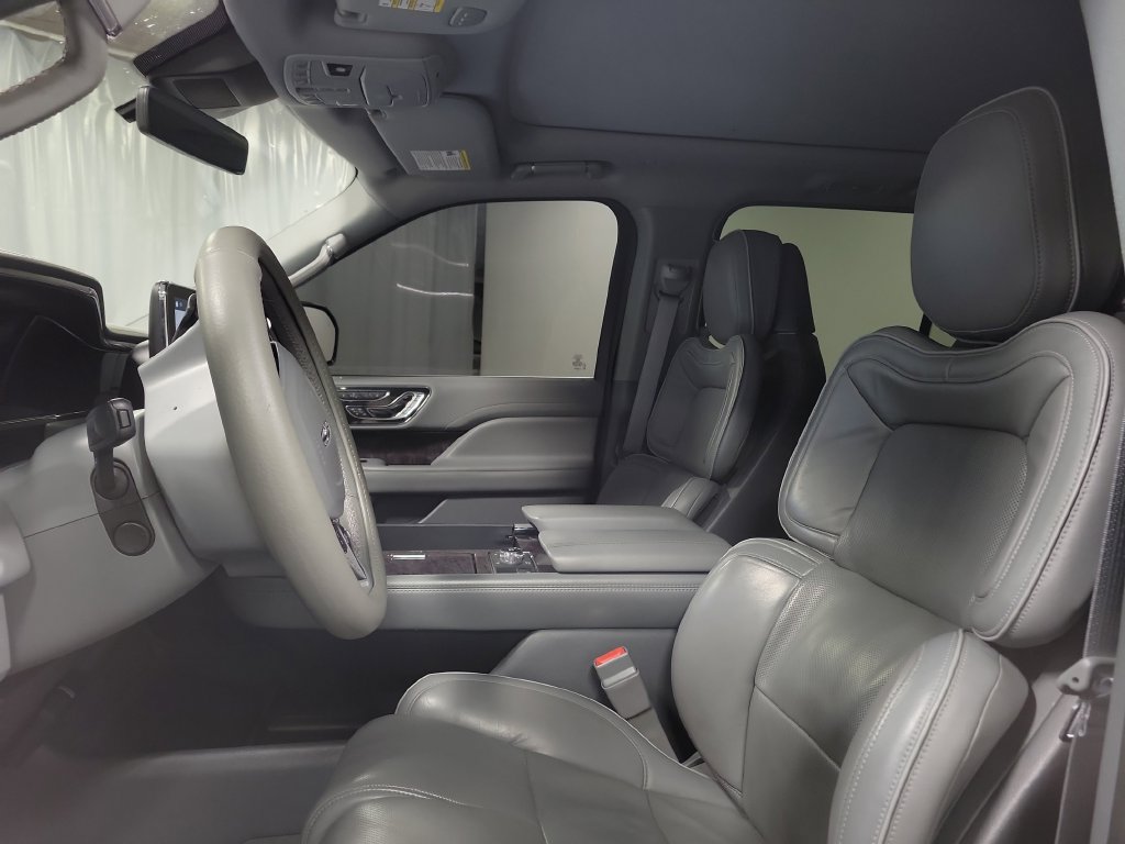 Used 2019 Lincoln Navigator Reserve AWD/4WD image 16