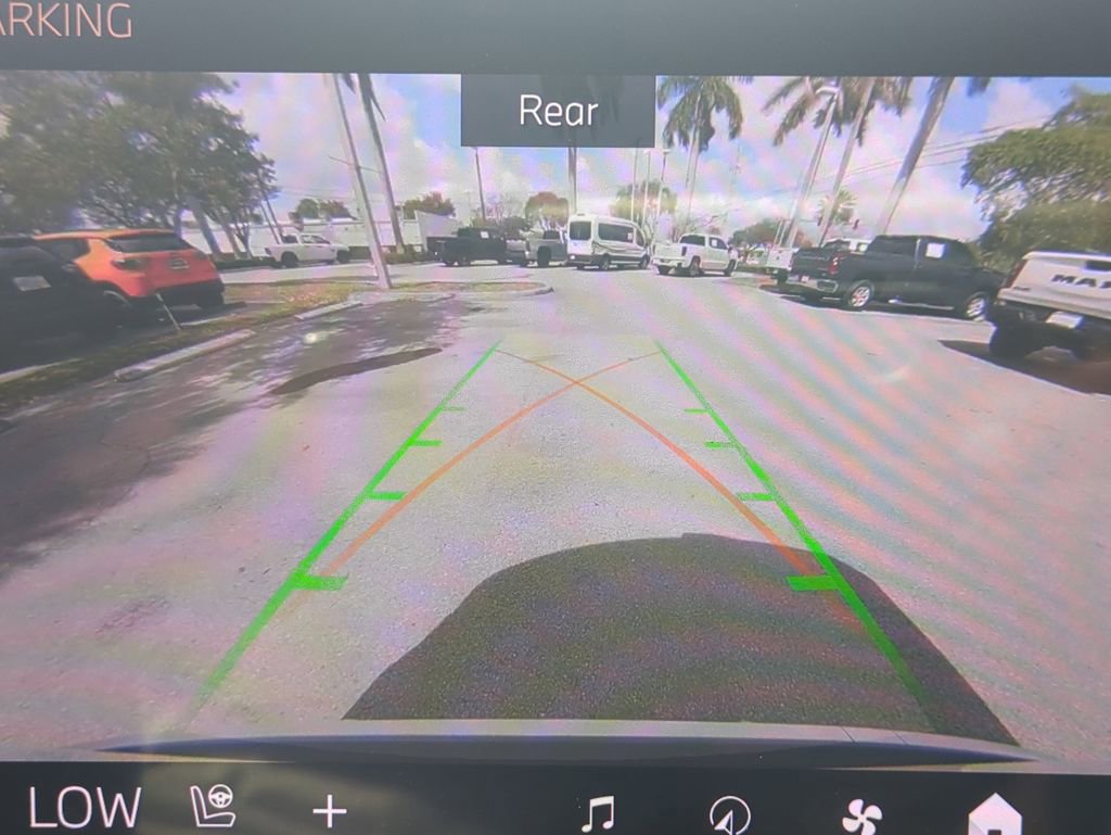 Used 2025 BMW X5 xDrive50e image 24