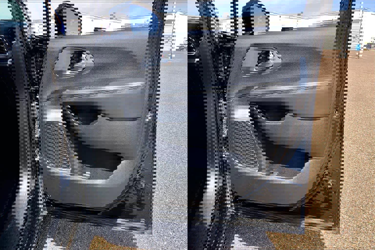 Used 2025 Chrysler Pacifica Select FWD image 23