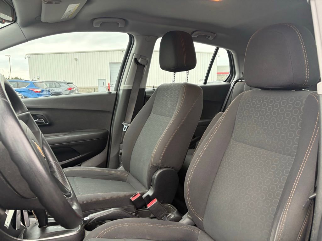Used 2018 Chevrolet Trax LS w/ LPO, Protection Package AWD/4WD image 4