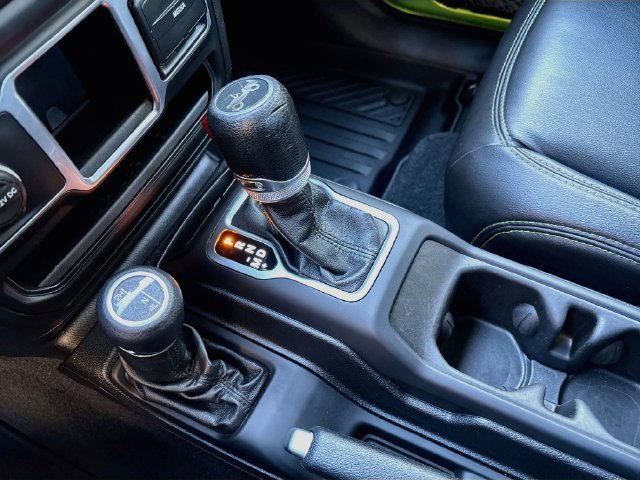 Used 2018 Jeep Wrangler Sport AWD/4WD image 16