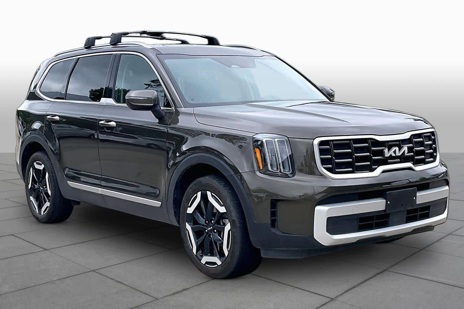 Used 2025 Kia Telluride S AWD/4WD image 3
