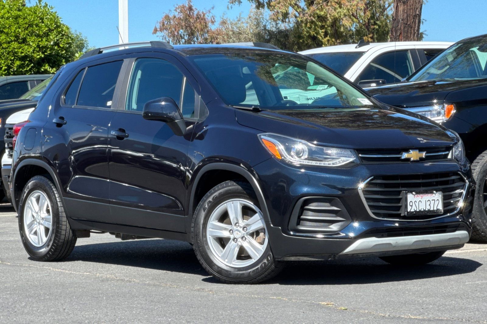 Used 2021 Chevrolet Trax LT w/ Driver Confidence Package image 2