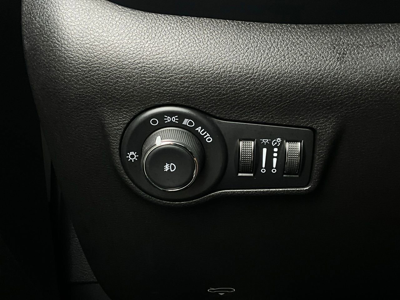 Used 2025 Jeep Compass Latitude AWD/4WD image 21