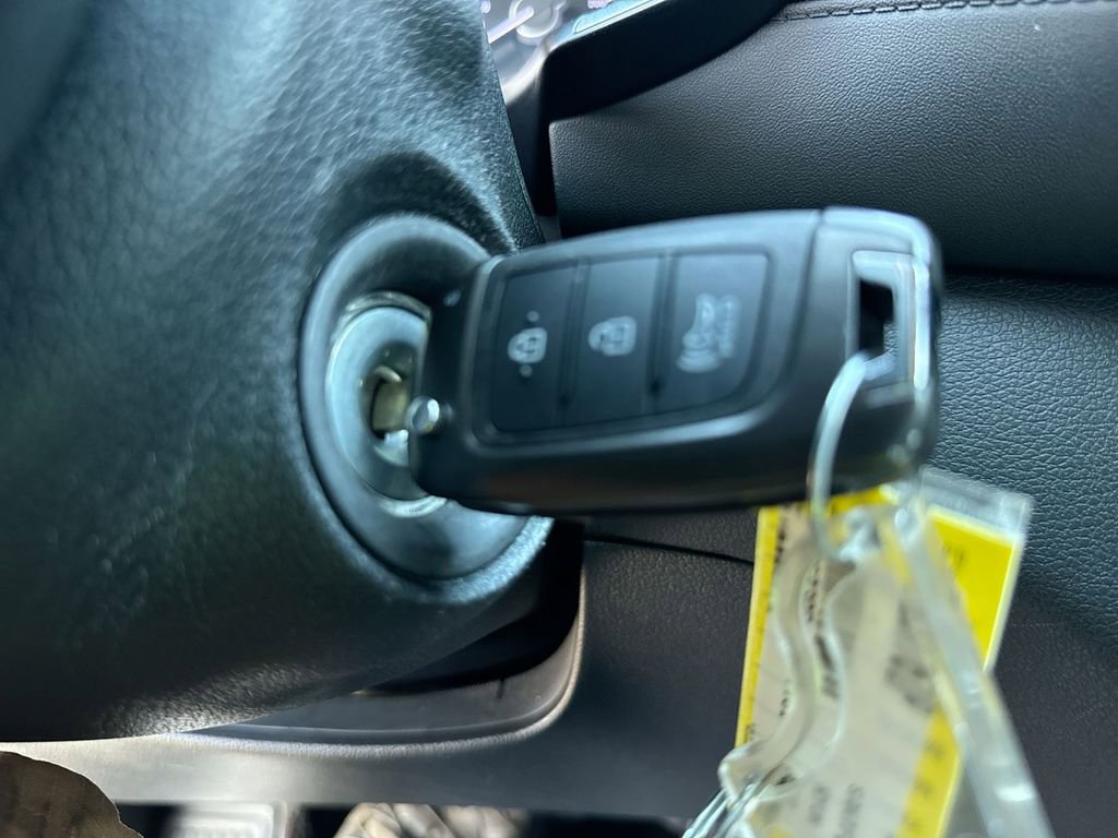 Used 2020 Hyundai Santa Fe SE image 22