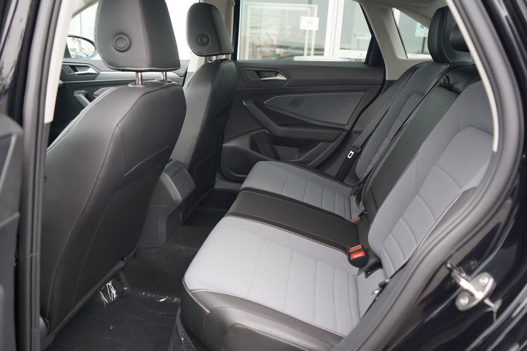 New 2026 Volkswagen Jetta SE FWD image 7