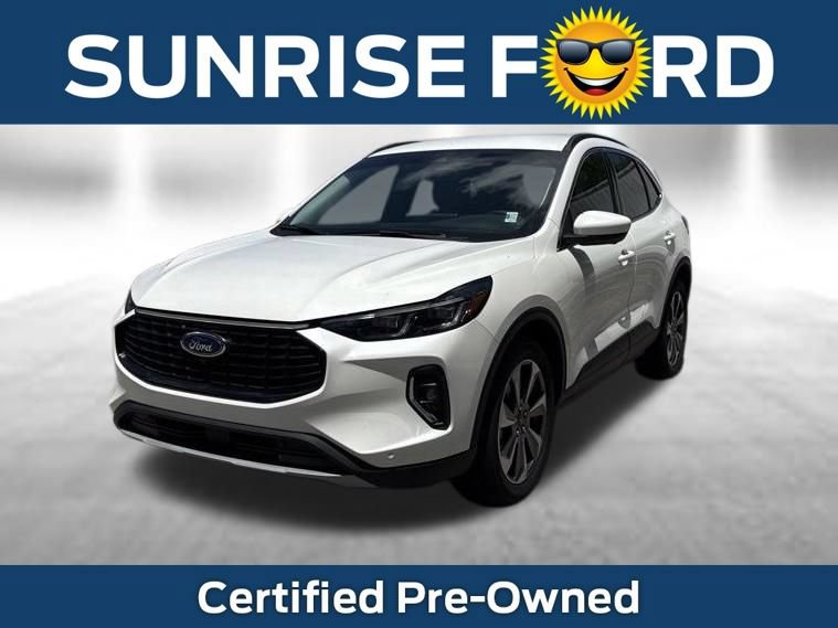 Used 2023 Ford Escape Platinum AWD/4WD image 1