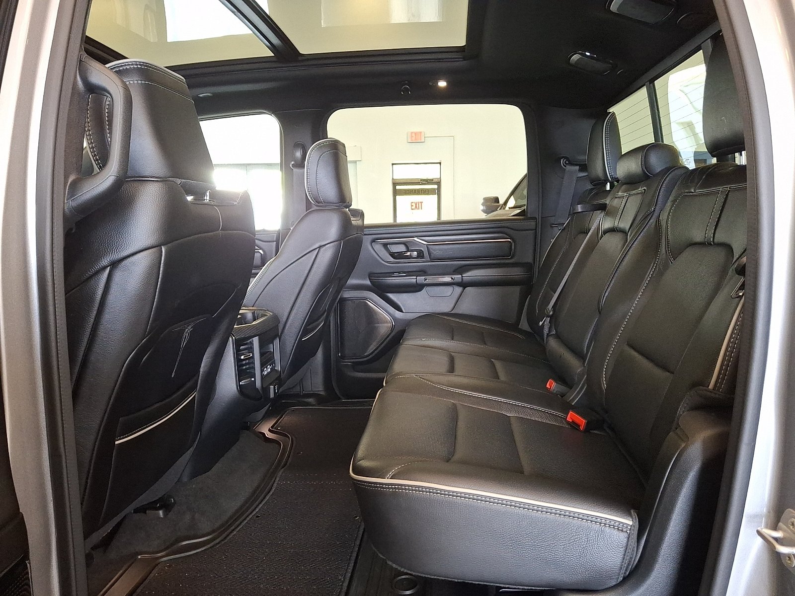 Certified 2024 RAM 1500 Limited w/ Night Edition AWD/4WD image 9