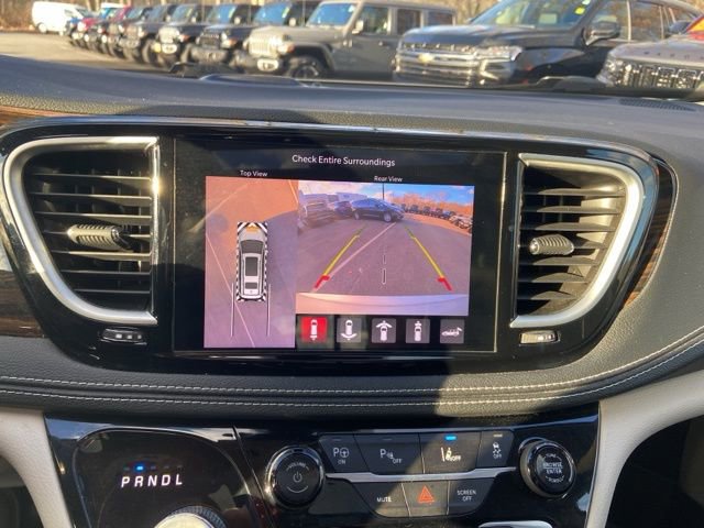 Used 2022 Chrysler Pacifica Limited image 23
