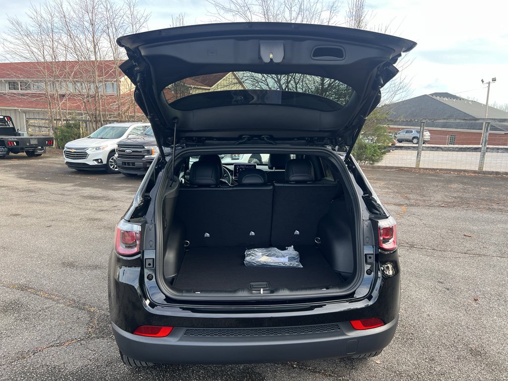 New 2026 Jeep Compass Latitude image 16