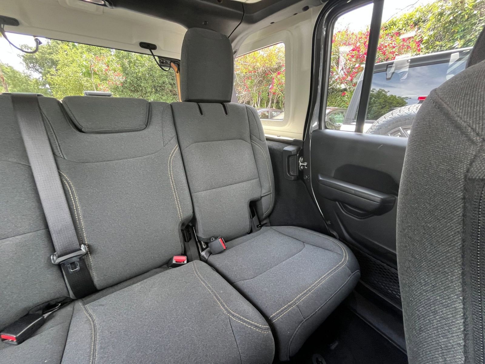 Used 2025 Jeep Wrangler Unlimited Sport AWD/4WD image 36