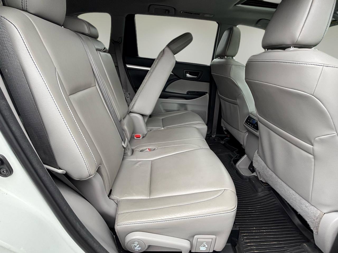 Used 2018 Toyota Highlander XLE AWD/4WD image 20