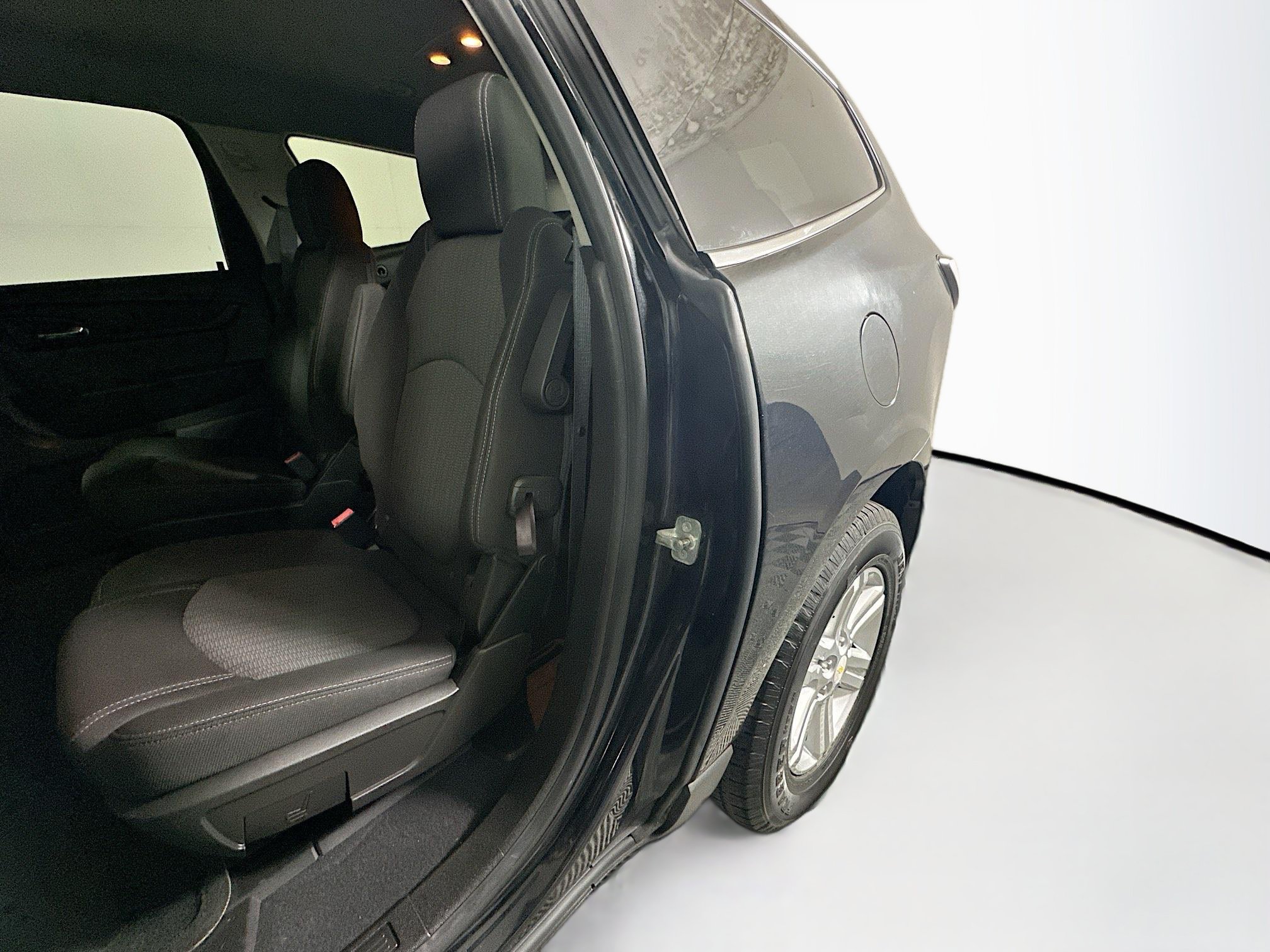 Used 2013 Chevrolet Traverse LT FWD image 25