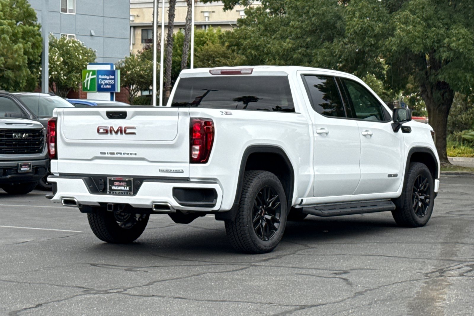 New 2026 GMC Sierra 1500 Elevation w/ LPO, Elevation Black Package AWD/4WD image 5
