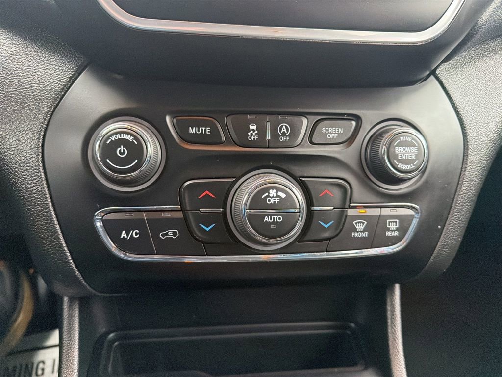 Used 2022 Jeep Cherokee Latitude Lux image 22