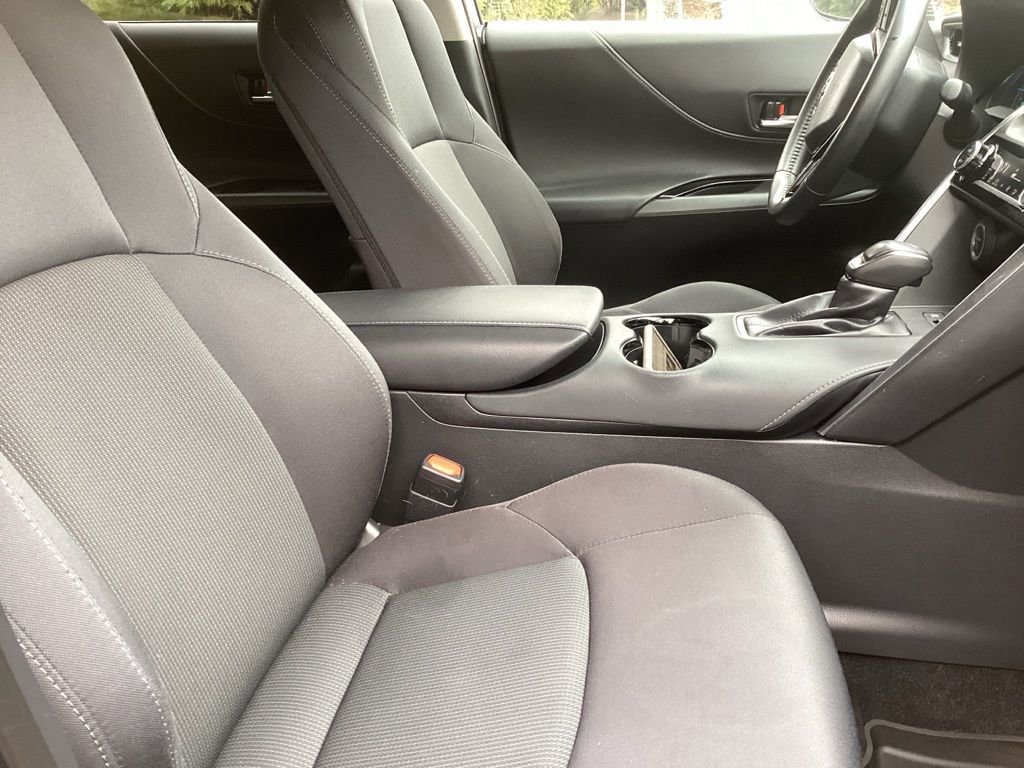 Used 2023 Toyota Venza LE image 3