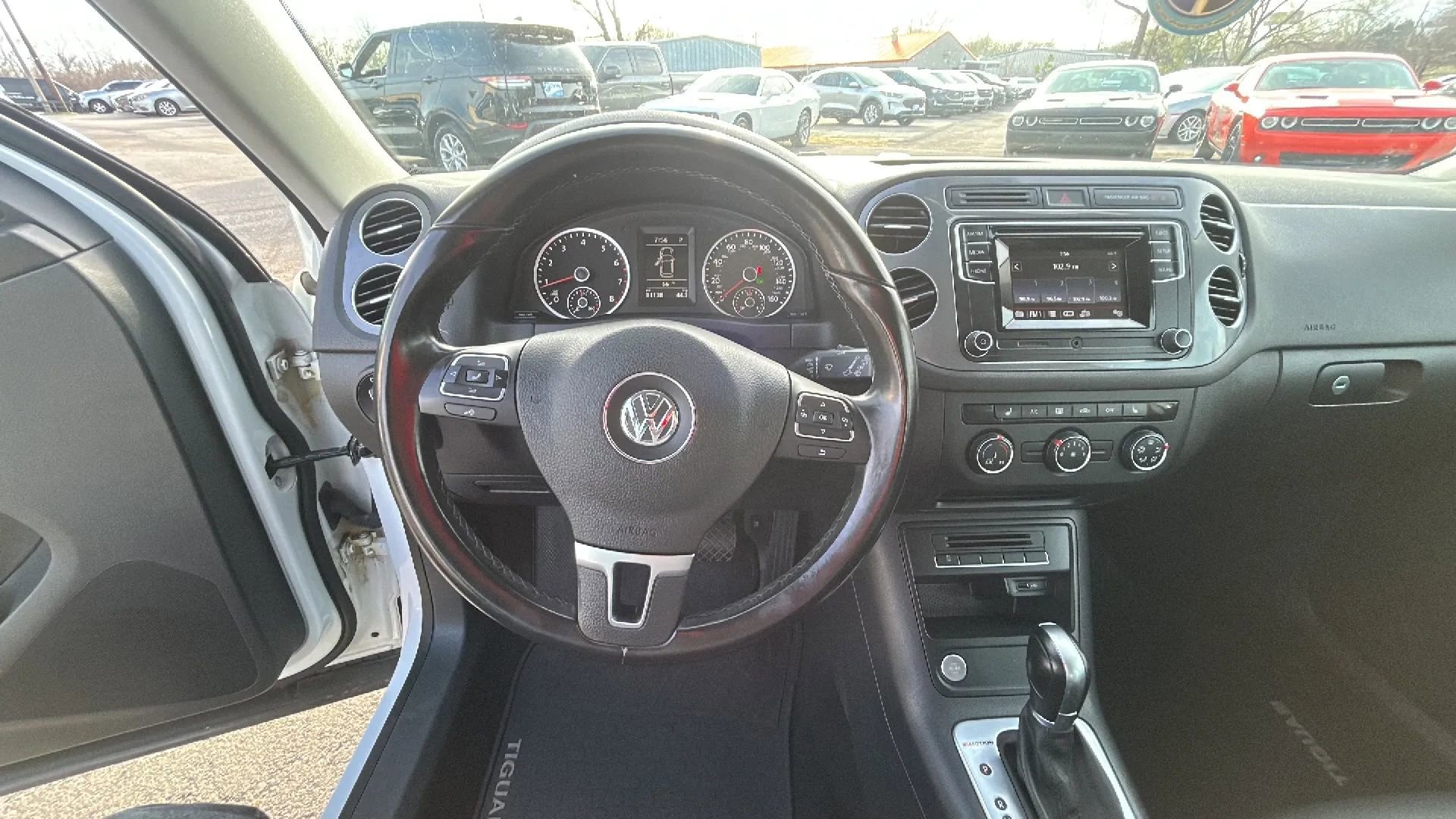 Used 2016 Volkswagen Tiguan SE image 15